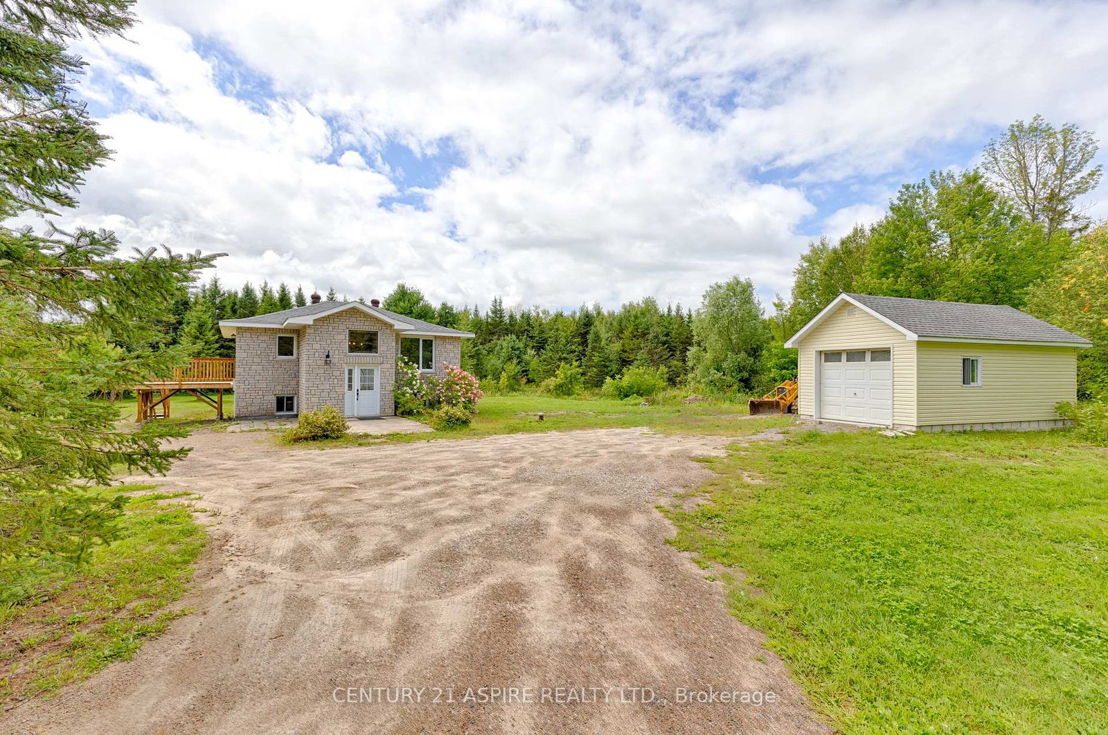 1549-zion-line-whitewater-region-ontario-x13688780