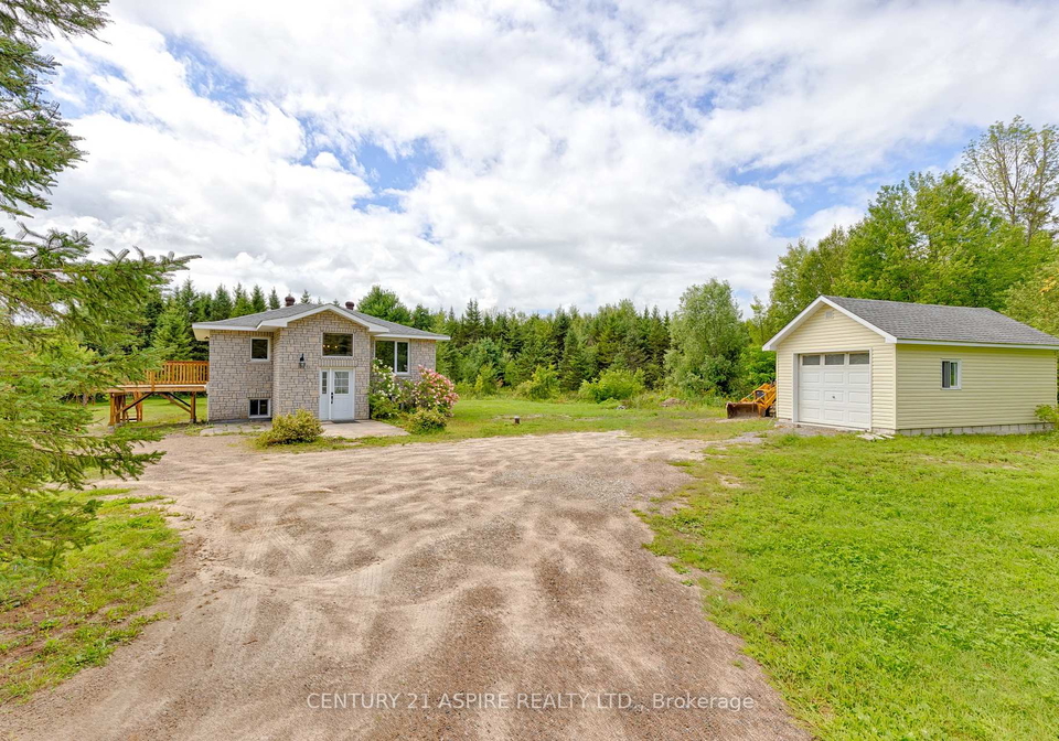 1549-zion-line-whitewater-region-ontario-x13688780