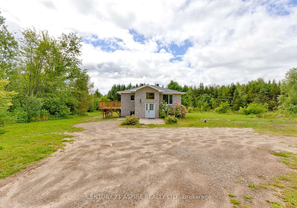 1549-zion-line-whitewater-region-ontario-x13688780