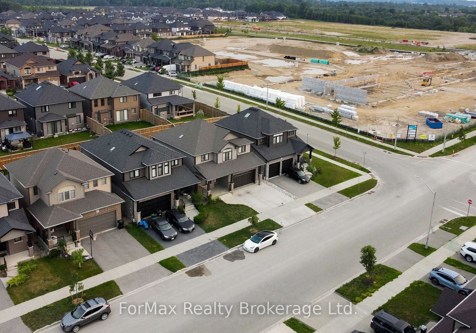 55-loxleigh-lane-waterloo-ontario-x13689024