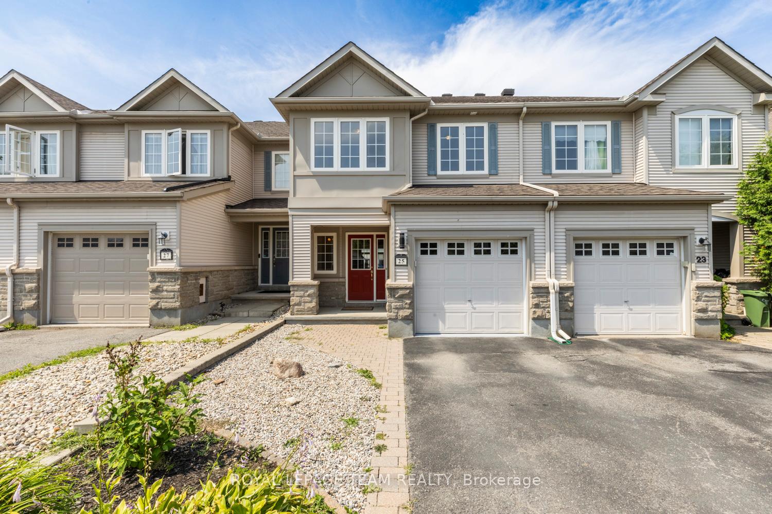 25-kirkstone-private-ottawa-ontario-x13690528