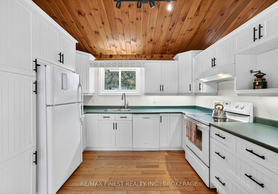 8-sunrise-court-prince-edward-county-ontario-x13690706