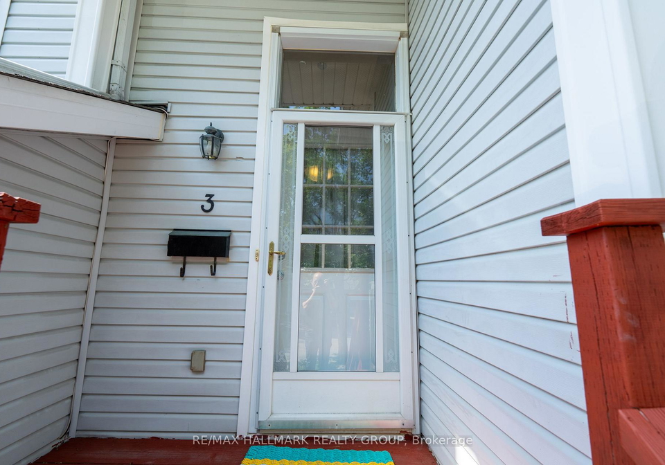 3-seth-private-ottawa-ontario-x13691290