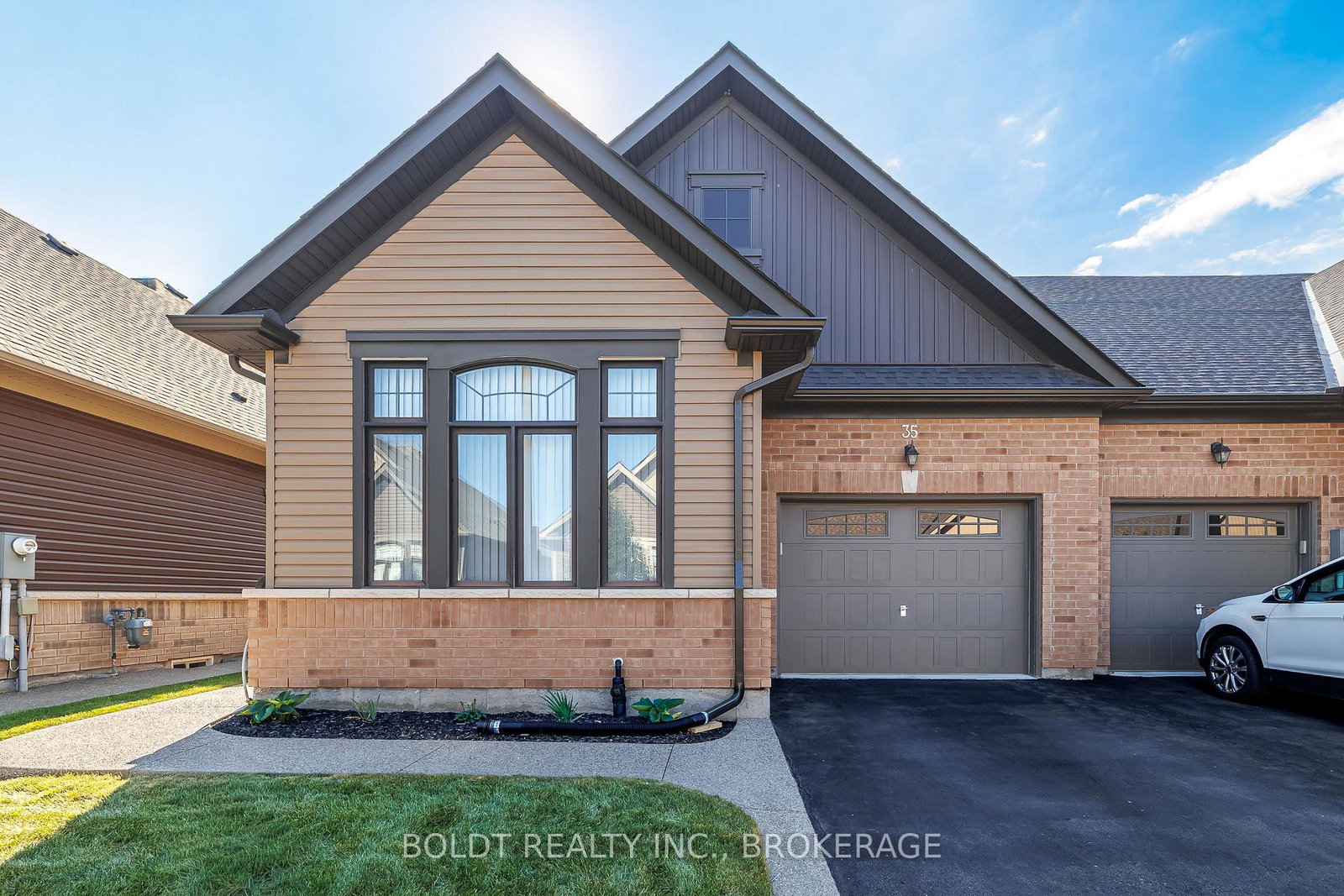 35-cosmopolitan-common-st-catharines-ontario-x13691738