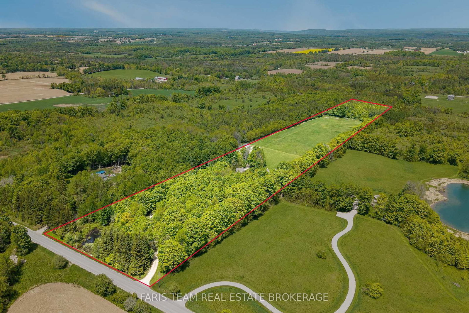 714329-baseline-road-grey-highlands-ontario-x13692174