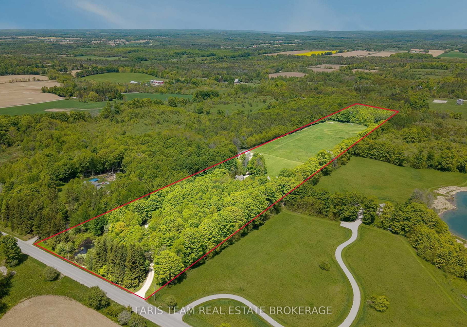 714329-baseline-road-grey-highlands-ontario-x13692174