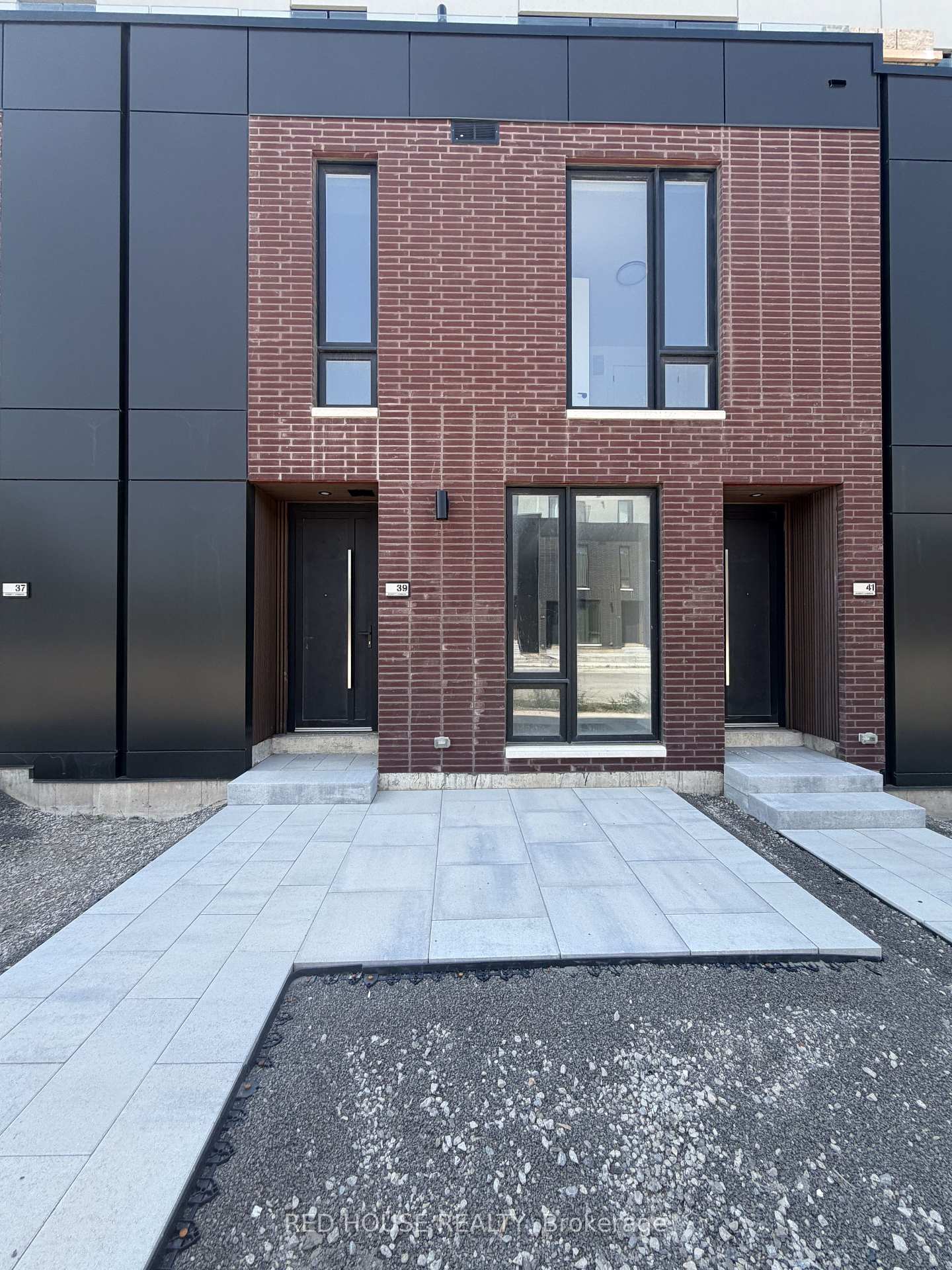 39-everett-common-st-catharines-ontario-x13693216