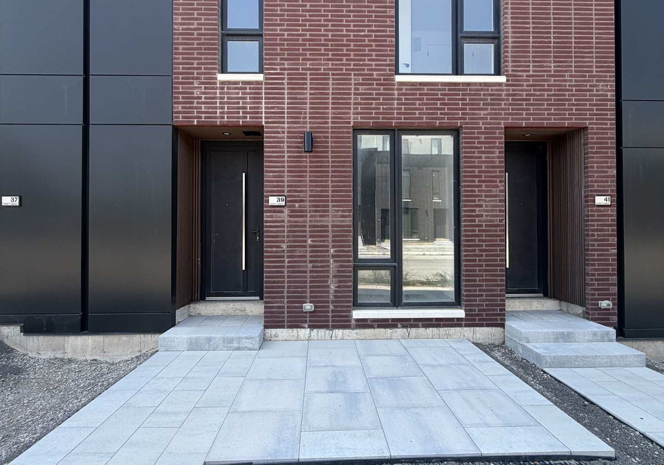 39-everett-common-st-catharines-ontario-x13693216