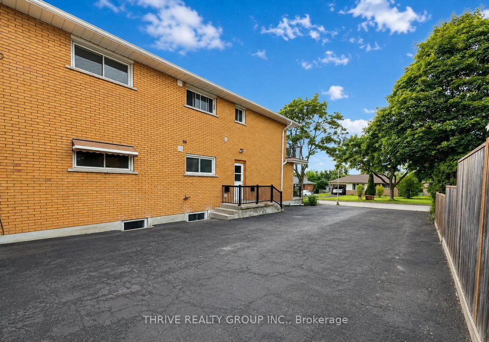 1023-eagle-drive-london-south-ontario-x13694636