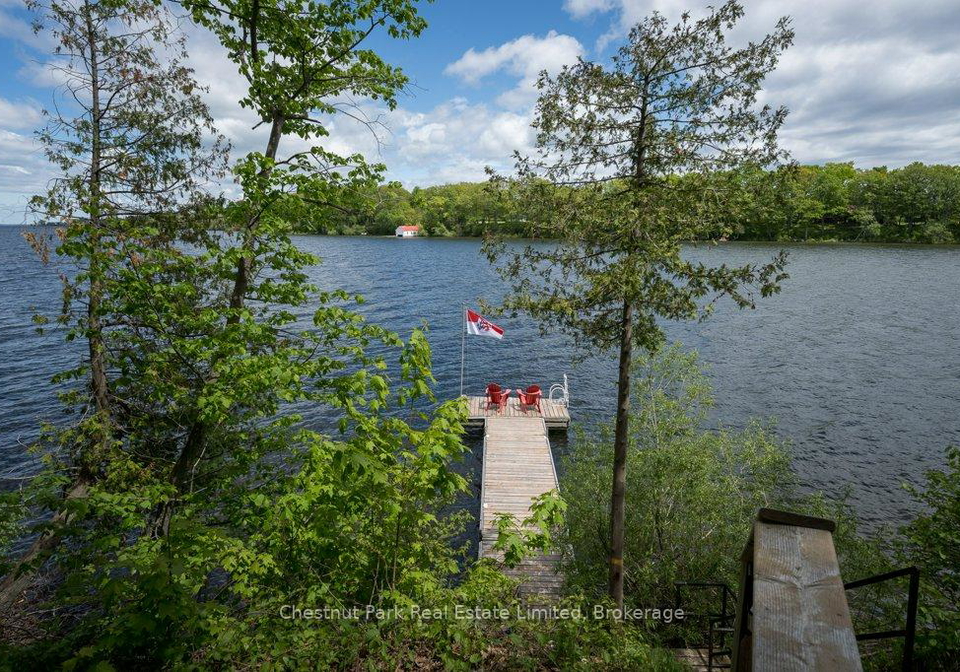 347-prinyers-cove-crescent-prince-edward-county-ontario-x13694804