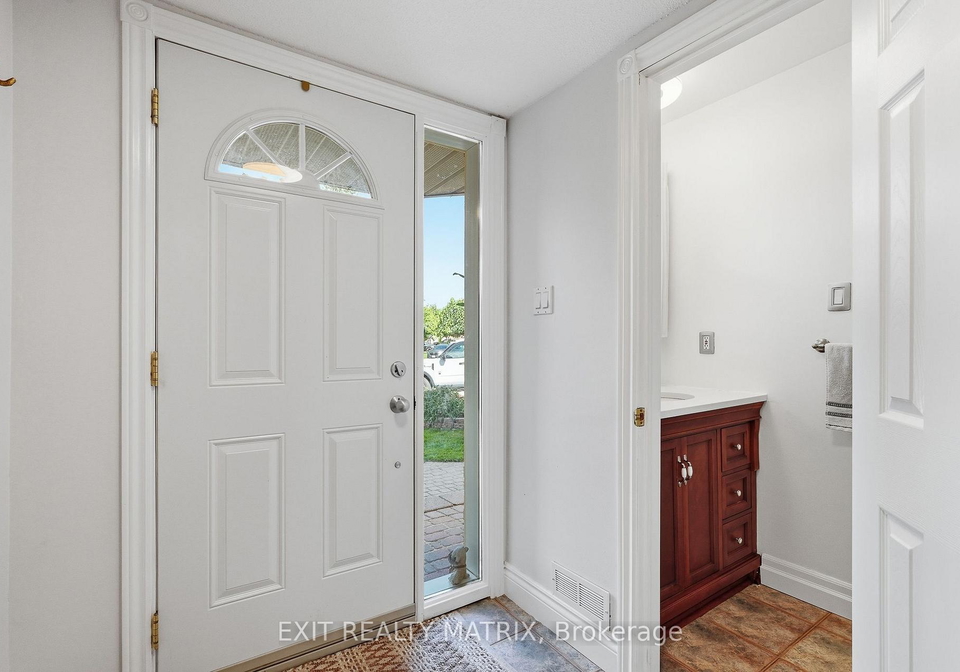 270-fernleaf-crescent-ottawa-ontario-x13695498