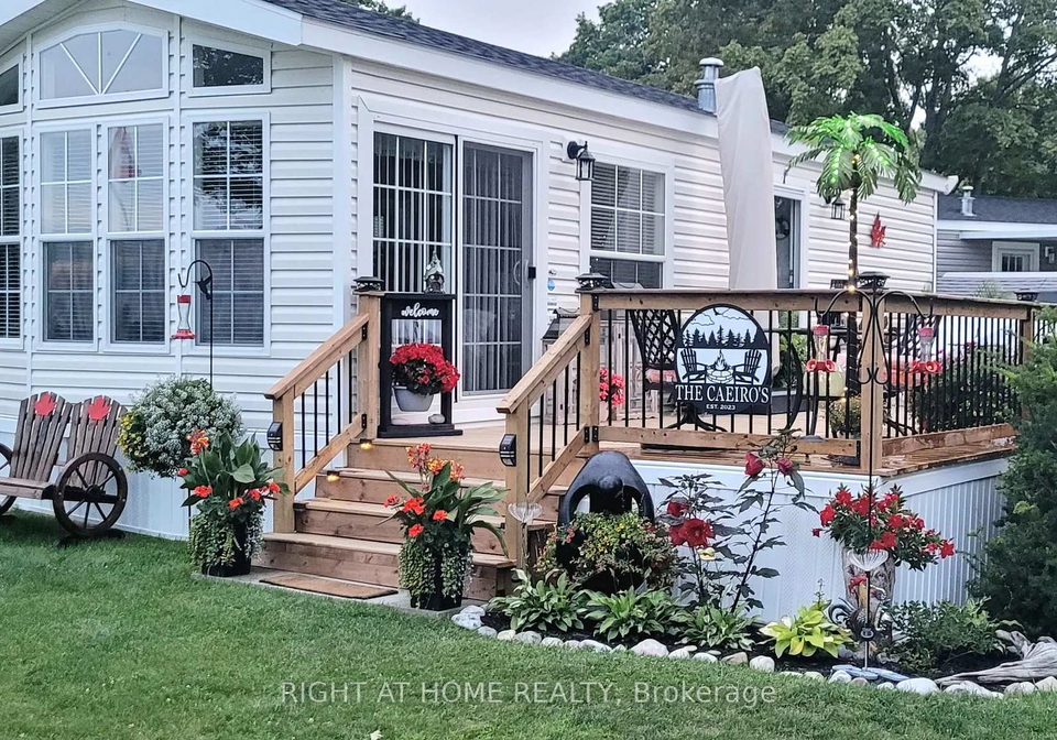 22499-s-gray-line-s-west-elgin-ontario-x13695542