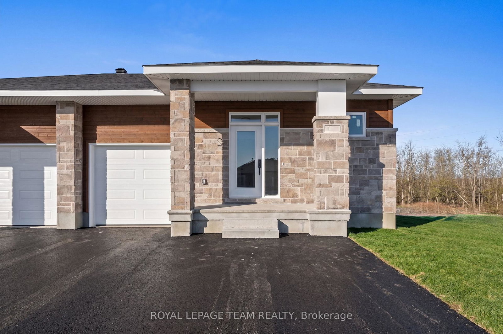 1124-moore-street-brockville-ontario-x13695928