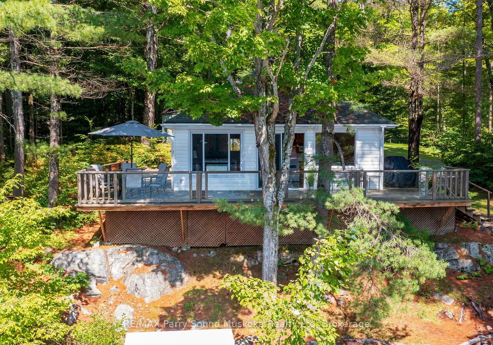 4-post-lane-seguin-ontario-x13697232