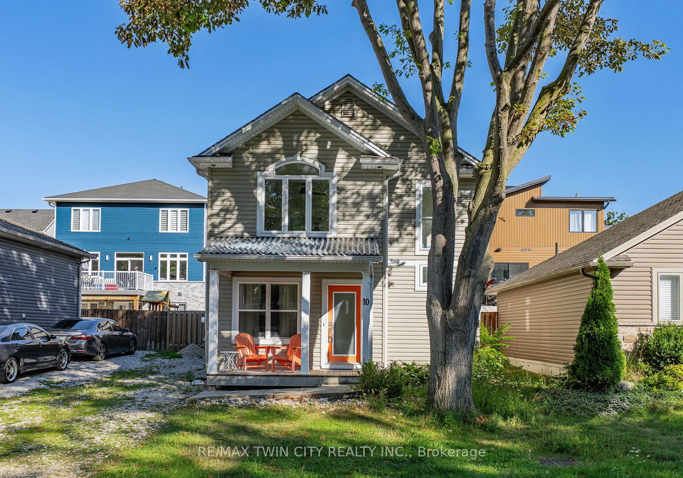 10-queens-avenue-lambton-shores-ontario-x13697346