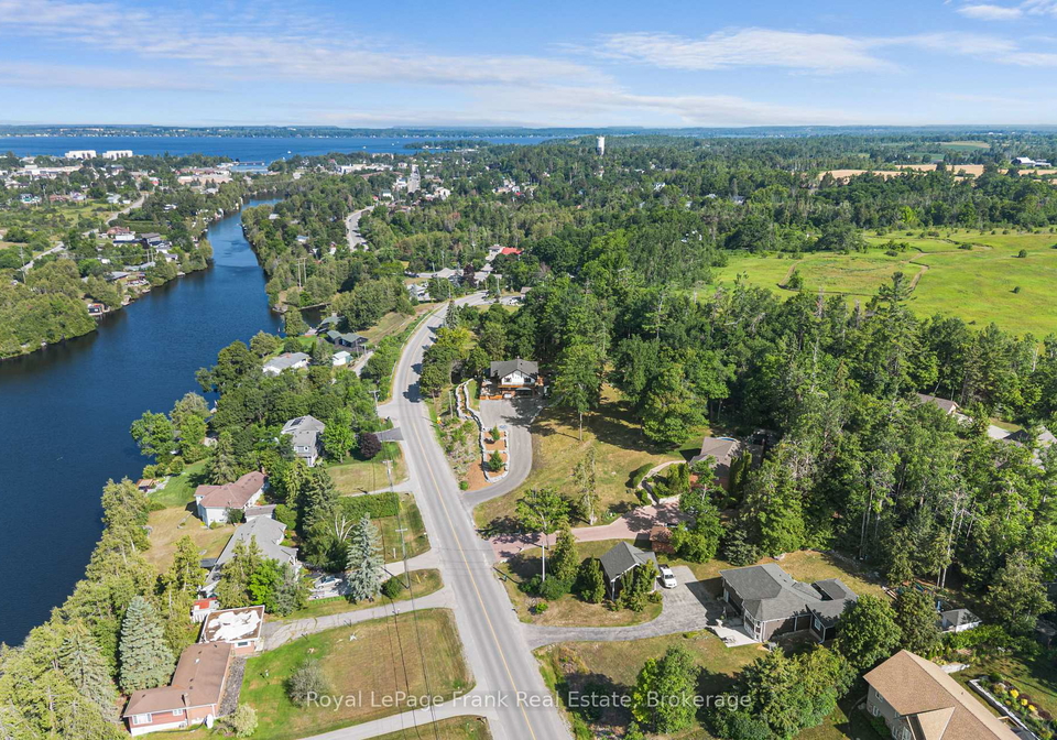 215-francis-street-kawartha-lakes-ontario-x13697896
