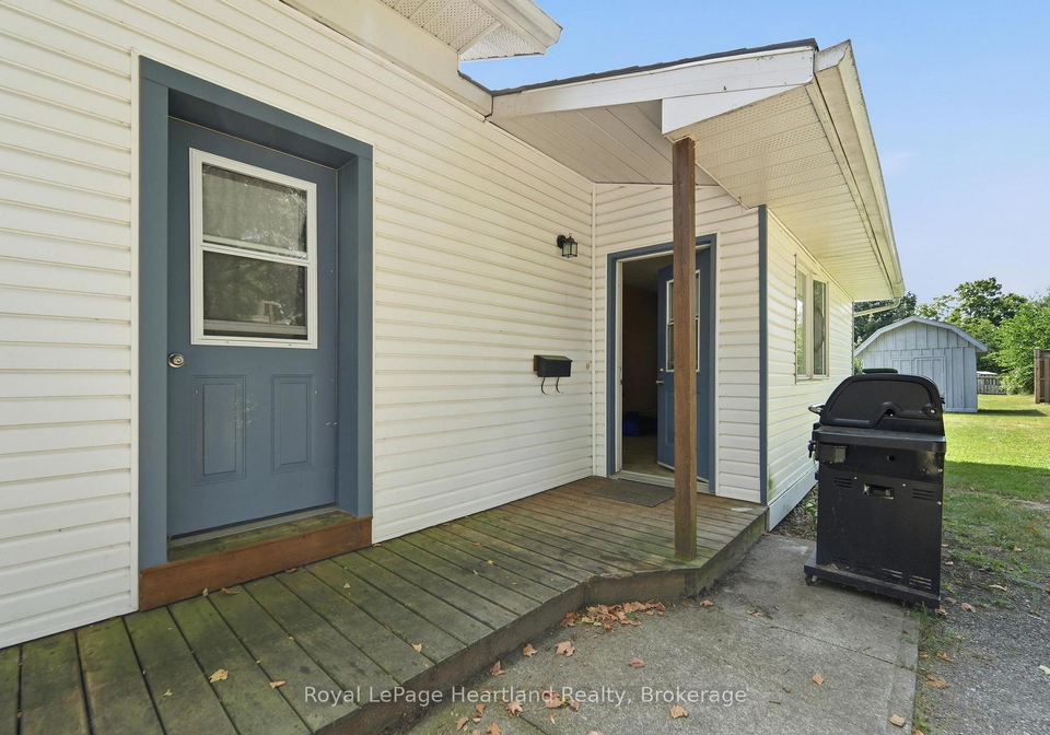 132-queen-street-central-huron-ontario-x13698046