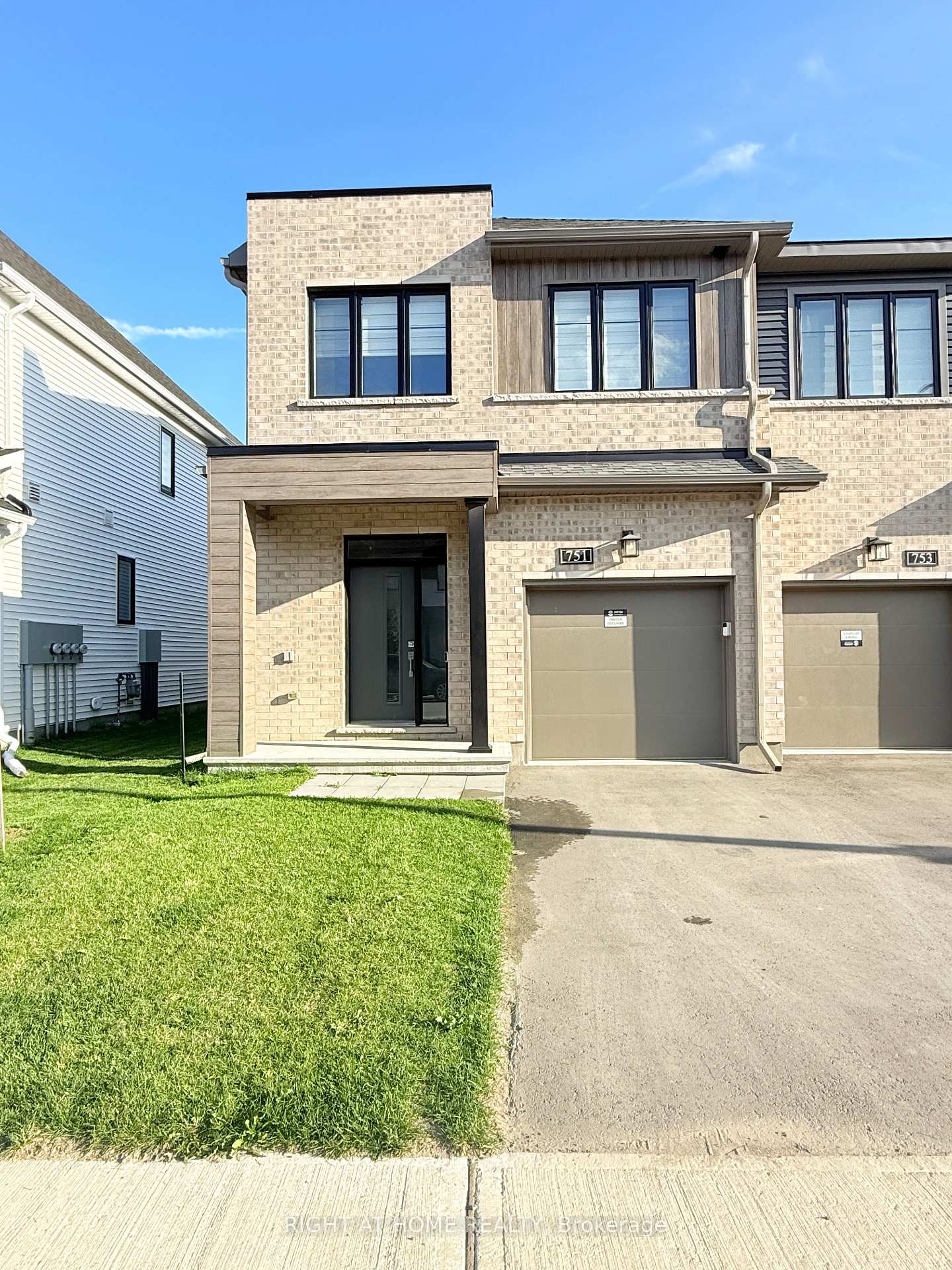 751-fairline-row-ottawa-ontario-x13698180