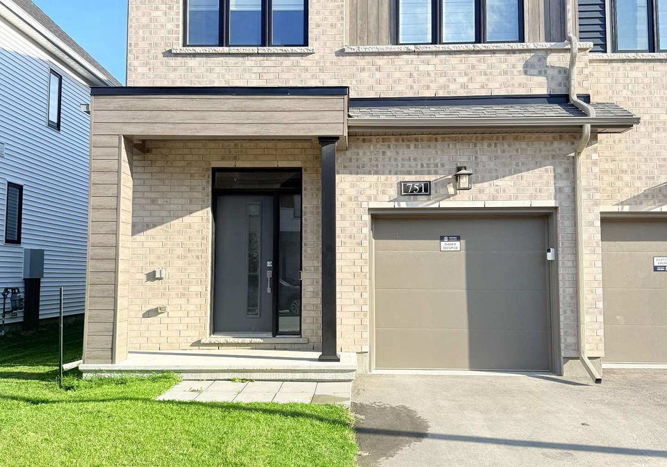 751-fairline-row-ottawa-ontario-x13698180