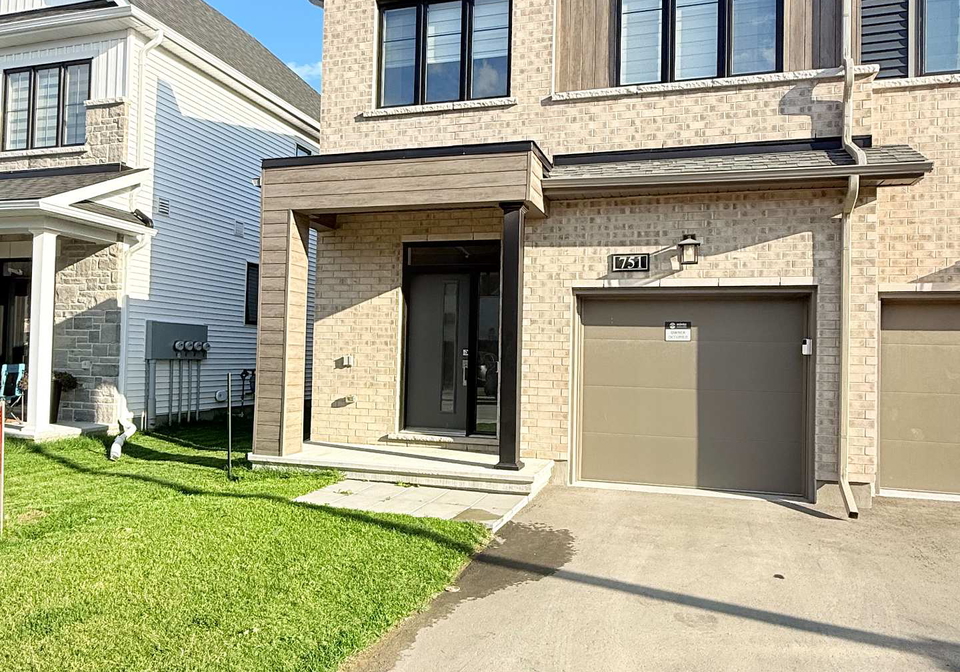 751-fairline-row-ottawa-ontario-x13698180