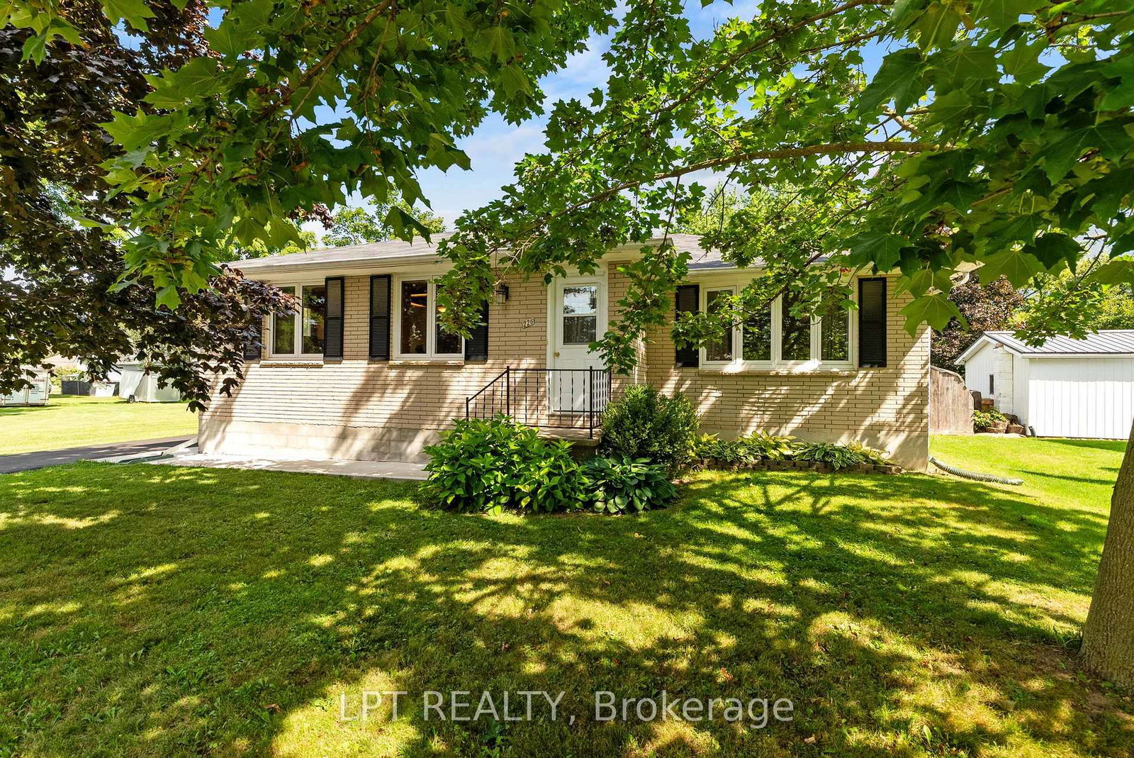 226-tain-street-north-middlesex-ontario-x13698658