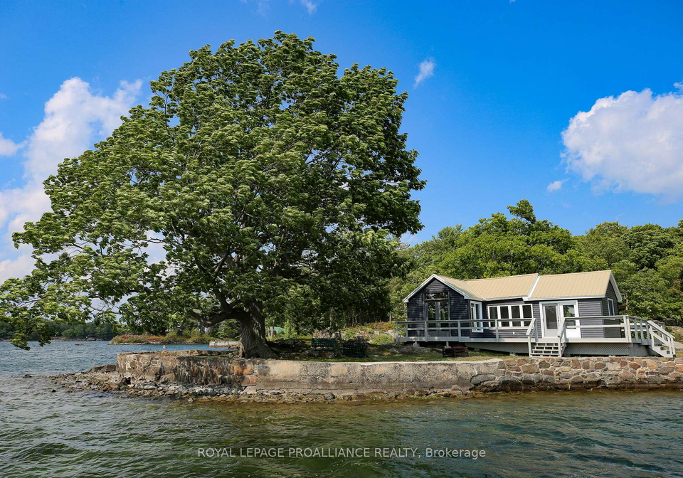 1-black-cat-island-leeds-and-the-thousand-islands-ontario-x13698932