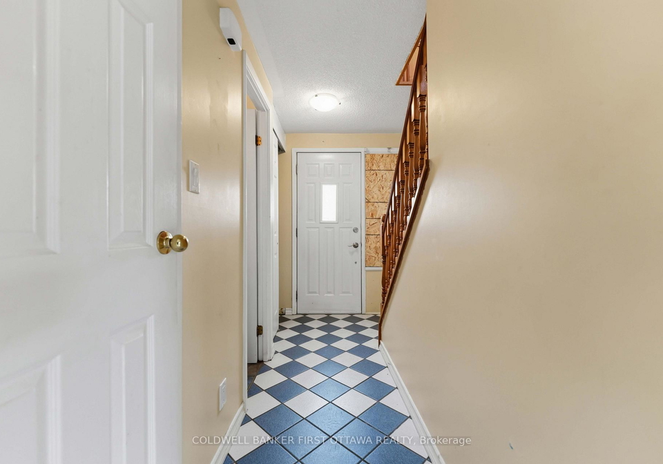 1532-beaverpond-drive-ottawa-ontario-x13699046