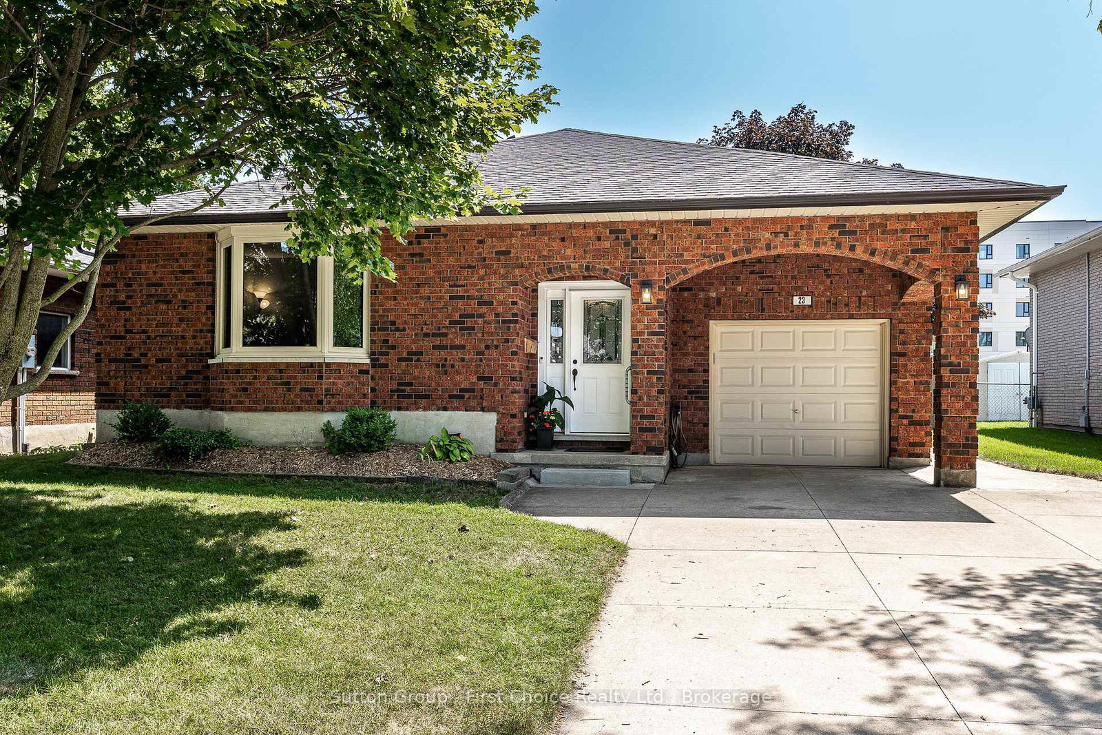23-sprung-court-stratford-ontario-x13699086