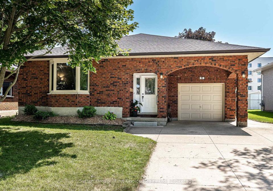 23-sprung-court-stratford-ontario-x13699086