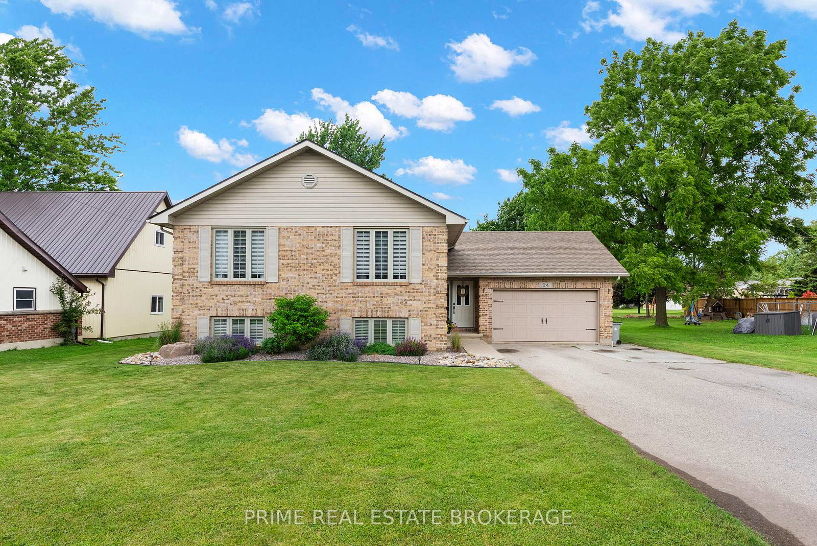24-queen-street-w-lambton-shores-ontario-x13699350