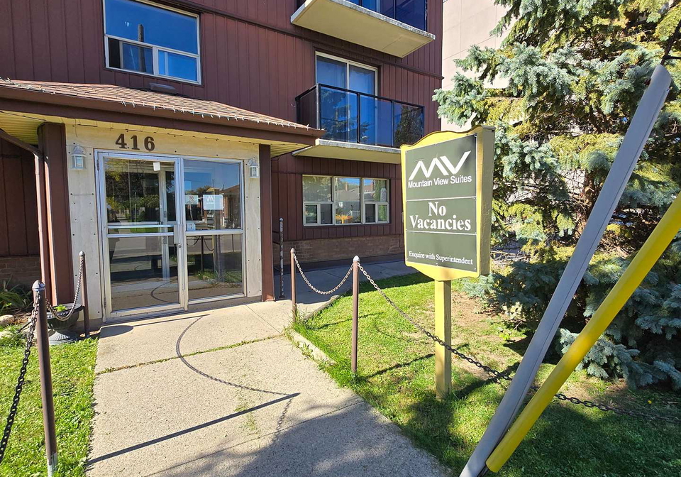 416-e-42nd-street-hamilton-ontario-x13699710