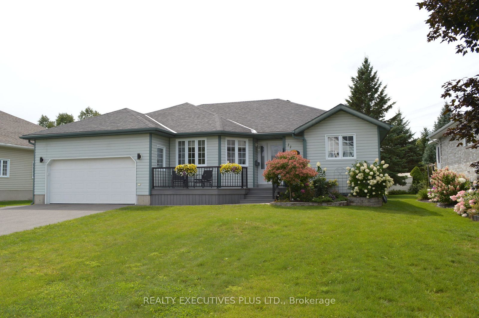 11-grove-street-south-dundas-ontario-x13700052