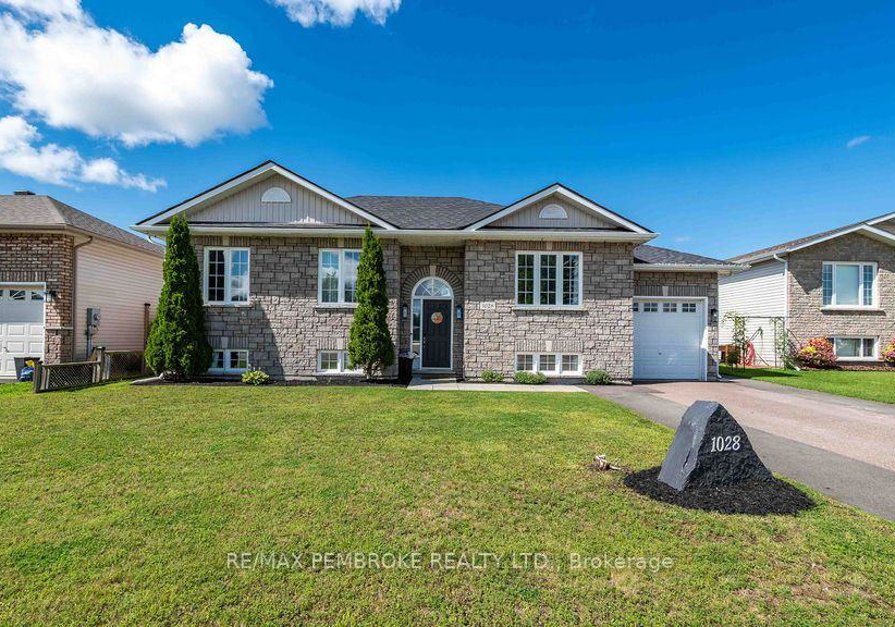 1028-limestone-trail-petawawa-ontario-x13700208