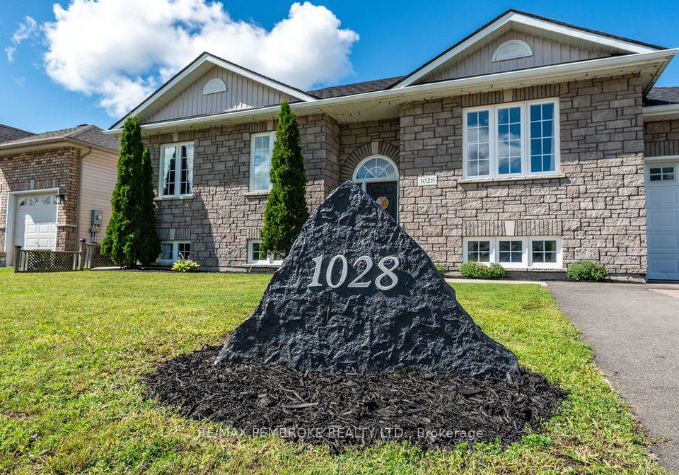 1028-limestone-trail-petawawa-ontario-x13700208