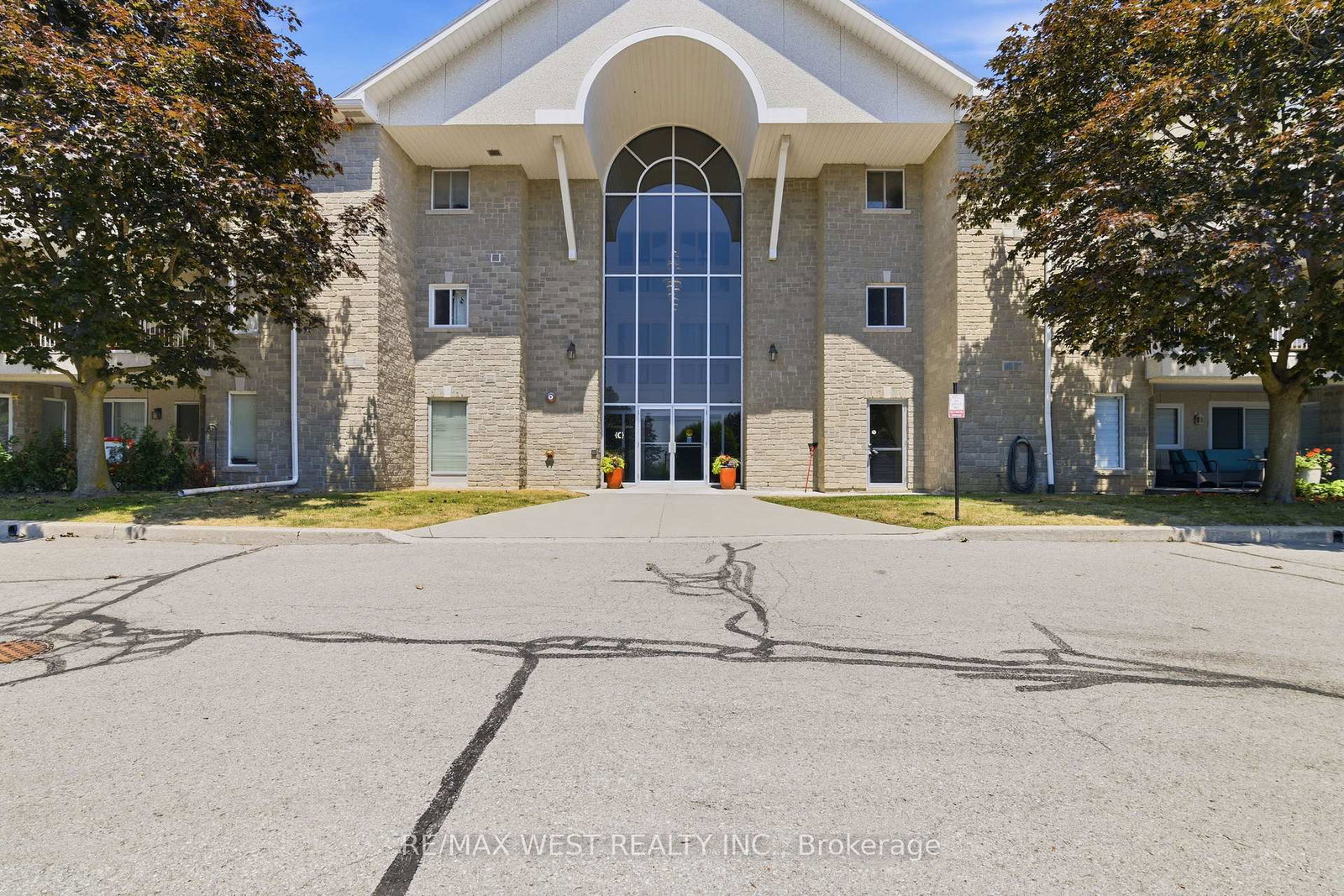 1099-clonsilla-avenue-peterborough-ontario-x13701092