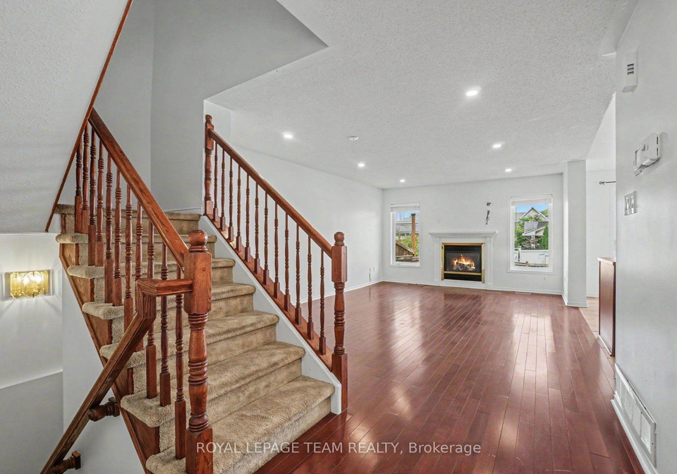 13-stoneleigh-street-ottawa-ontario-x13701168