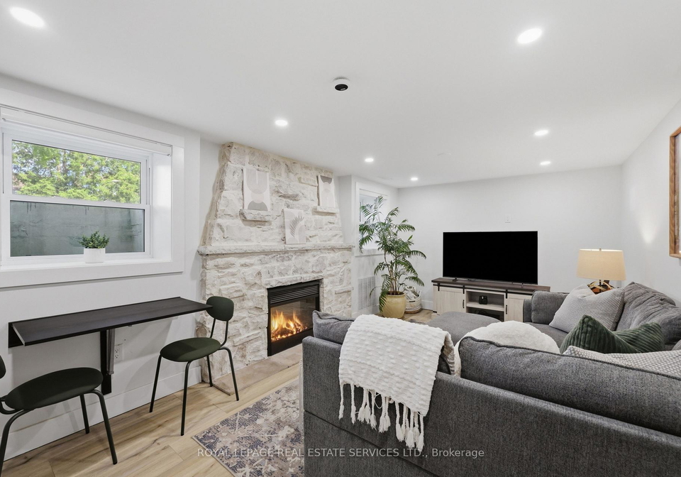 8-briscoe-street-w-london-south-ontario-x13701684