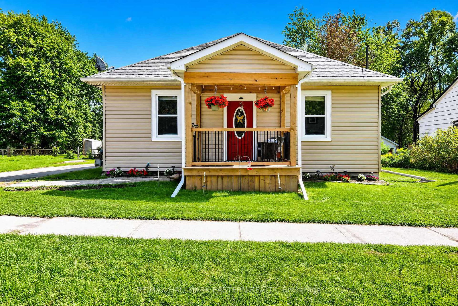 10747-county-road-2-haldimand-ontario-x13701872