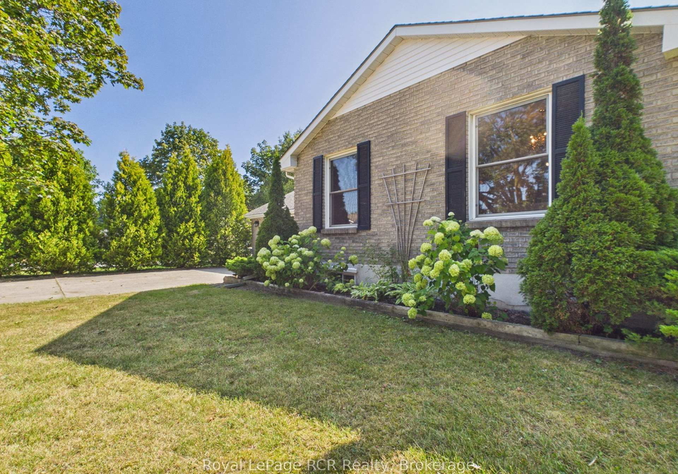 693-macyoung-drive-kincardine-ontario-x13702208