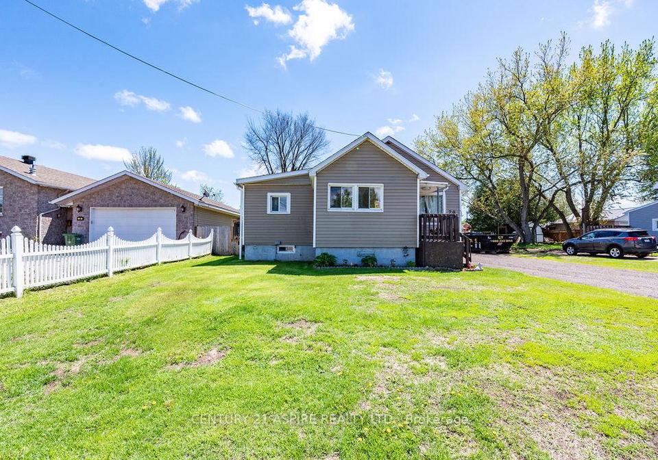20-hilda-street-petawawa-ontario-x13702676