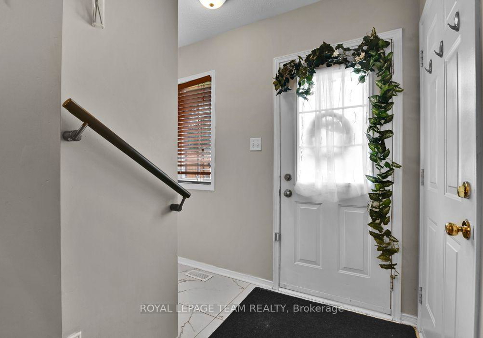 7-karendale-street-ottawa-ontario-x13703166