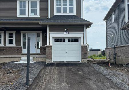 121-gildersleeve-boulevard-loyalist-ontario-x13703592