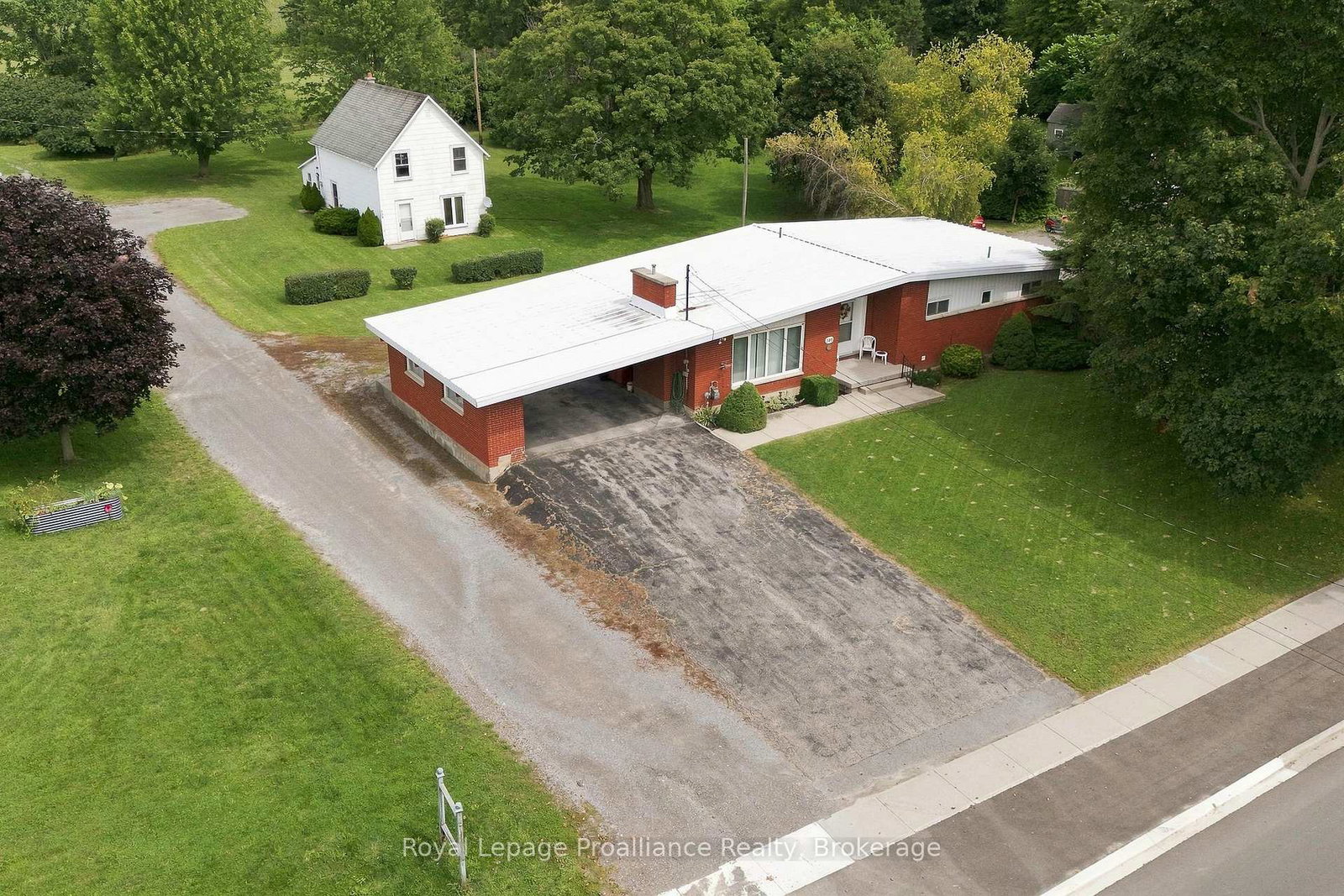 380-384-main-street-prince-edward-county-ontario-x13703942