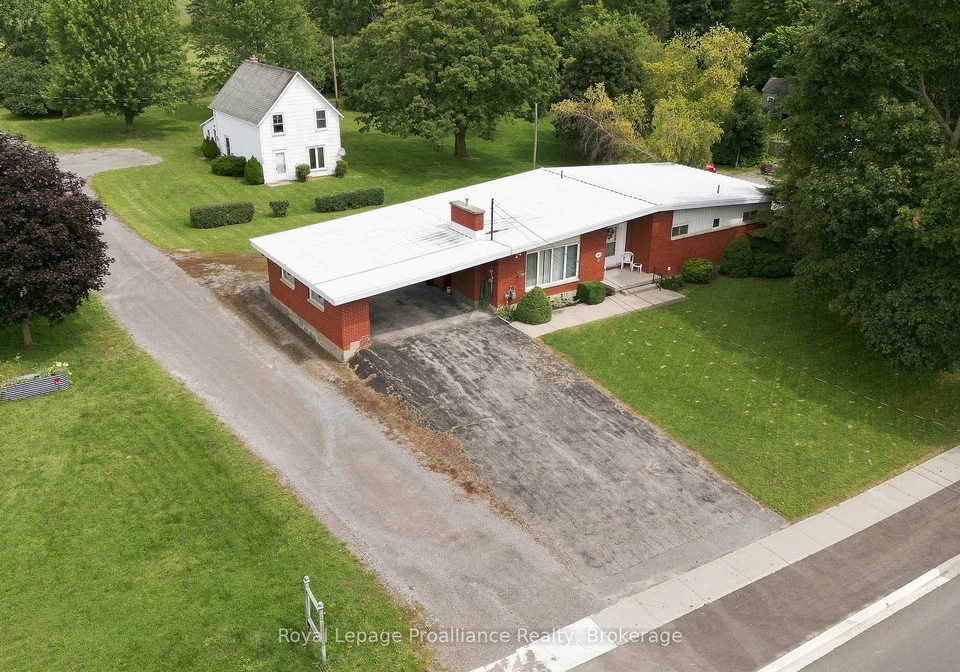 380-384-main-street-prince-edward-county-ontario-x13703942