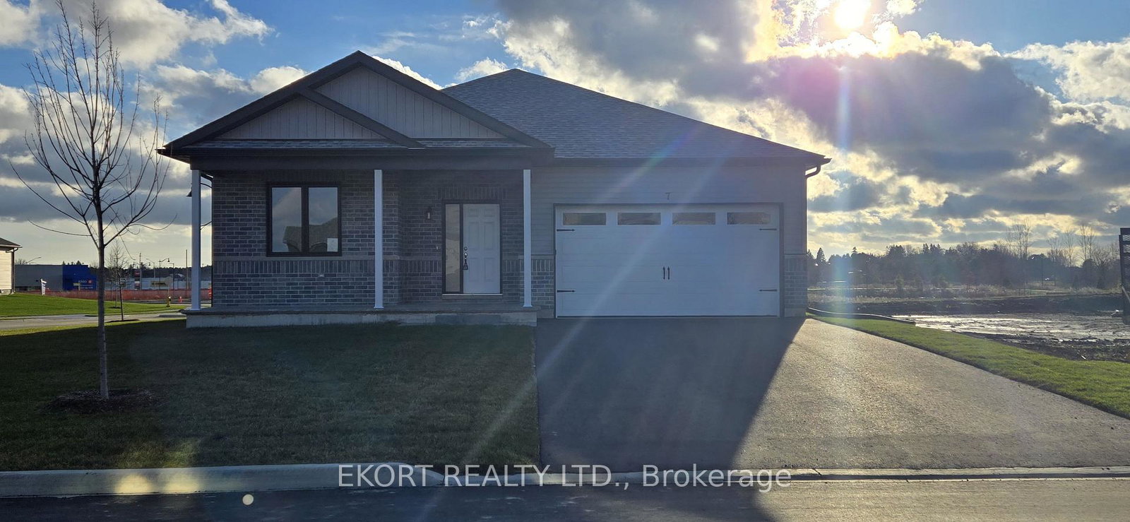 7-french-street-prince-edward-county-ontario-x13705312