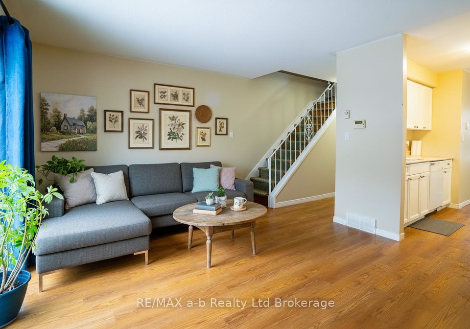 10-dufferin-street-norwich-ontario-x13706526