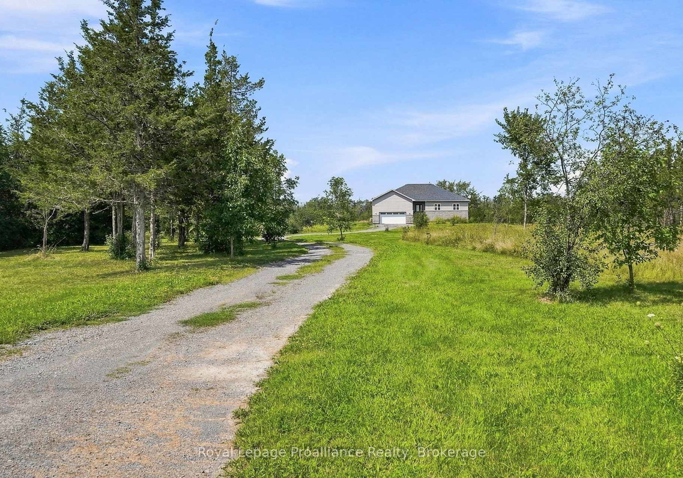 402-black-road-prince-edward-county-ontario-x13707018