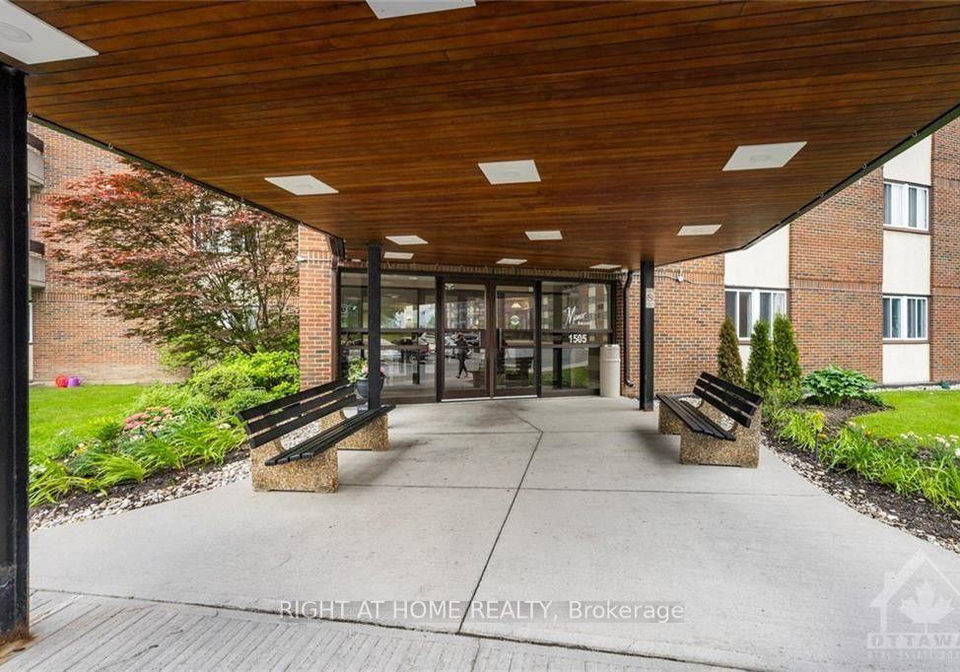1505-baseline-road-ottawa-ontario-x13707652