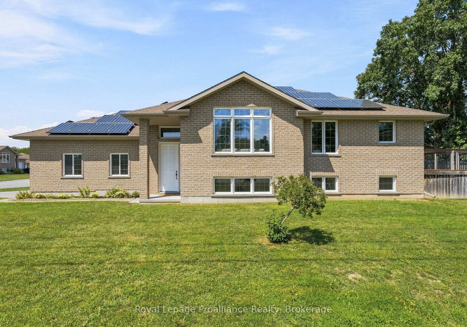63-freedom-crescent-quinte-west-ontario-x13707870