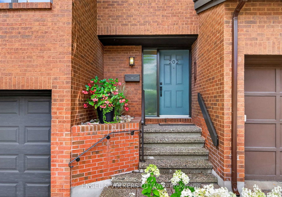 202-holmwood-avenue-ottawa-ontario-x13708312